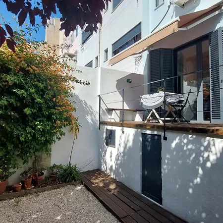 With Private Garden - Location Lejlighed *