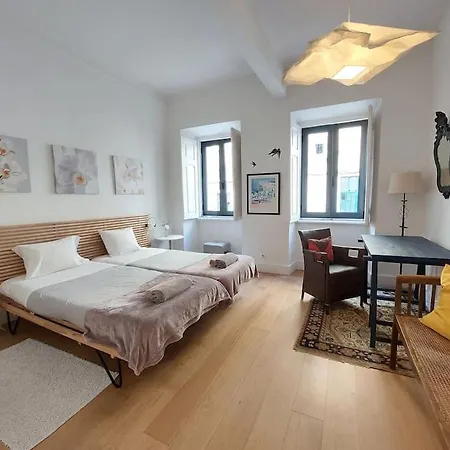 With Private Garden - Location Apartment *