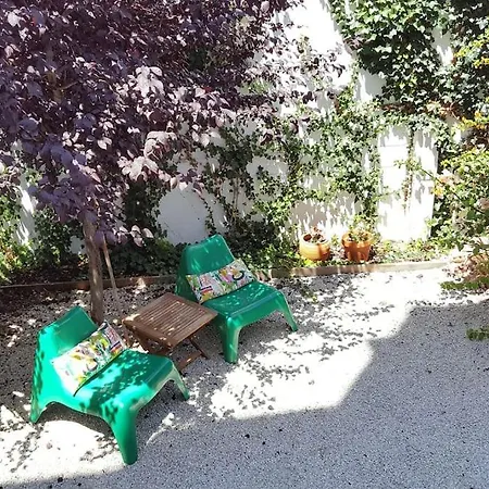 Apartment With Private Garden - Location *