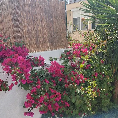 Apartment With Private Garden - Location *