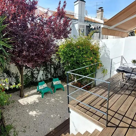 With Private Garden - Location