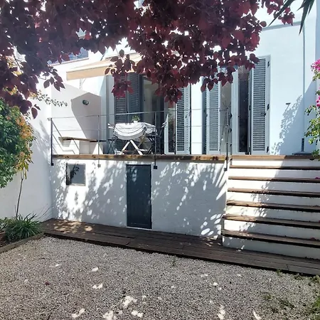 Apartment With Private Garden - Location *