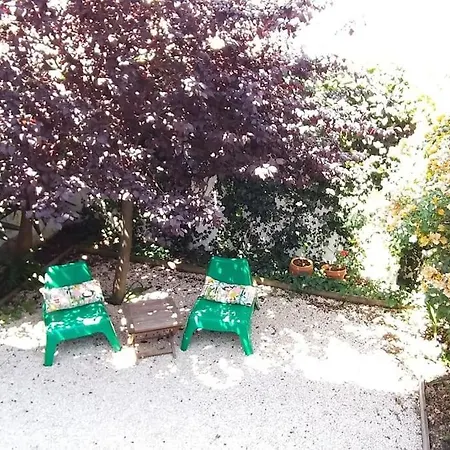 Apartment With Private Garden - Location